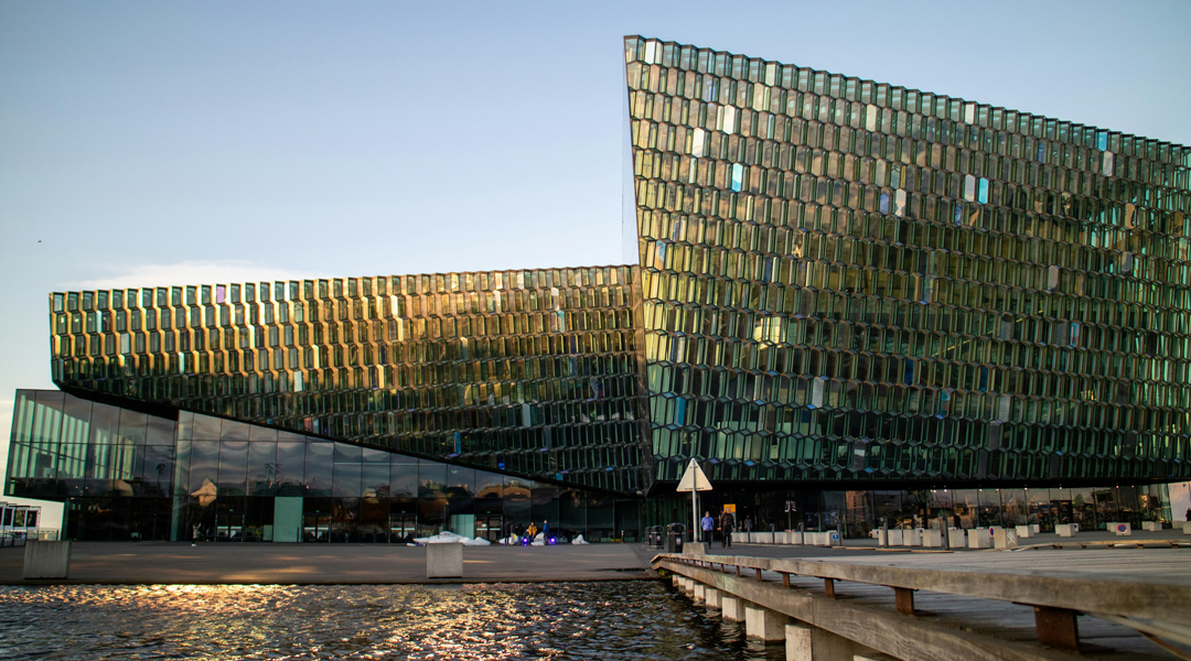kristin-wilson-Harpa-unsplash